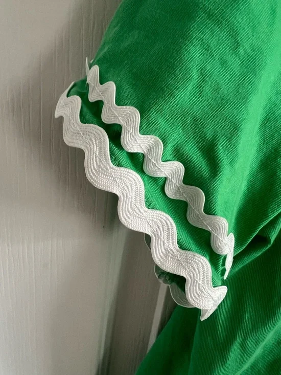 Lilly Pulitzer Bright Green Clairmont Top with White Ric Rac Trimmed Sleeves - Picture 5 of 6